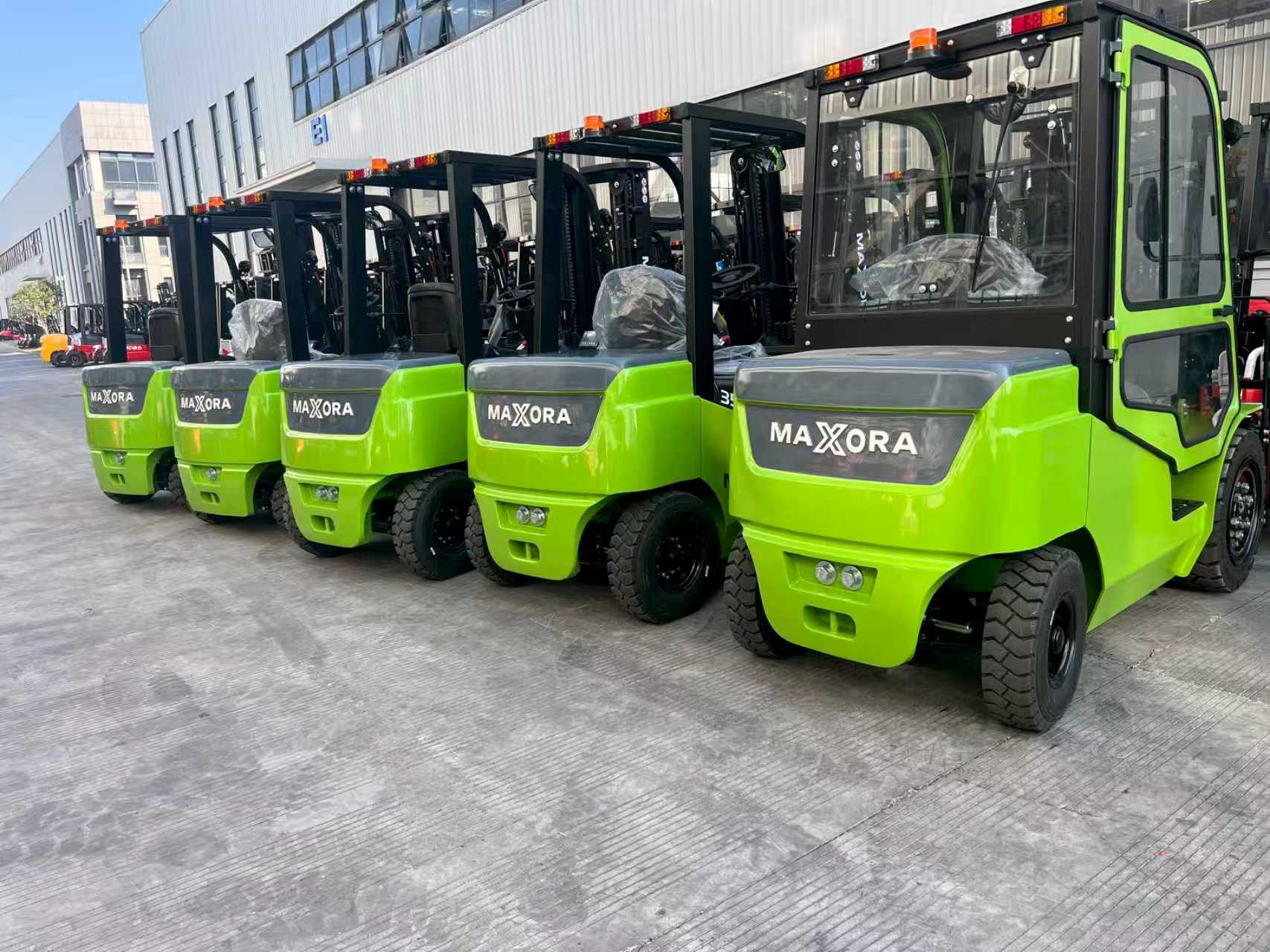 Breakthrough in Global Expansion: Our Lithium Battery Forklift Successfully Enters the European Market with Significant Batch Orders